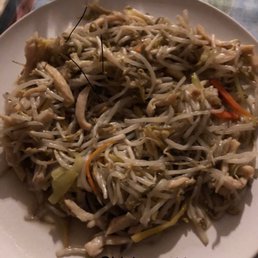 Chicken with bean sprouts