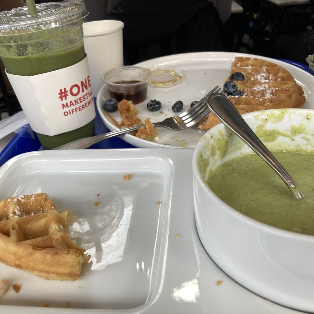 Le Bon Cafe - Belgian waffle with tropical green smoothie - Coffee & Tea Near Me - Washington, DC, District of Columbia