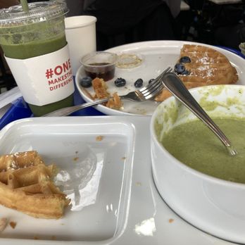 Le Bon Cafe - Belgian waffle with tropical green smoothie - Coffee & Tea Near Me - Washington, DC, District of Columbia