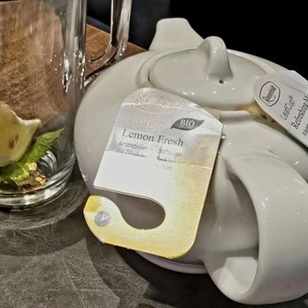 Mundo - excellent tea options during the breakfast service - Austrian Near Me - Schwechat, 3