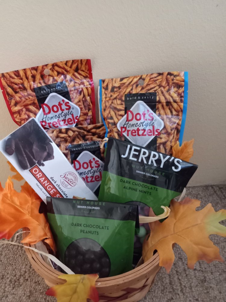 Absolutely Nuts & Candy Logo