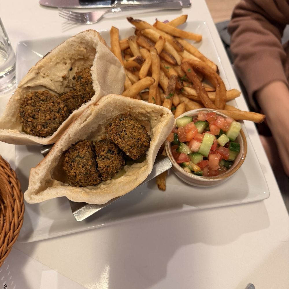 The Blondinit - Dry, dry, dry falafel - Mediterranean Near Me - Westport, Connecticut The Blondinit - Dry, dry, dry falafel - Mediterranean Near Me - Westport, Connecticut