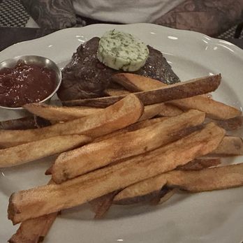 Brasserie Royale - Steak frites - French Near Me - Sterling, Virginia