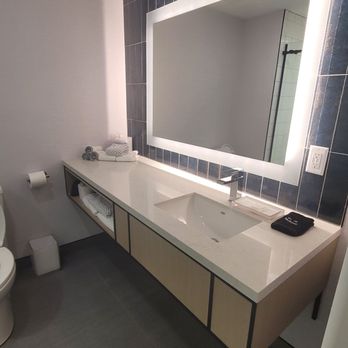Cambria Hotel Spokane Airport - Mirror - Hotels Near Me - Spokane, Washington