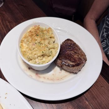 LongHorn Steakhouse - 6oz Flo's sirloin and Mac - Steakhouses Near Me - Manor, Texas LongHorn Steakhouse - 6oz Flo's sirloin and Mac - Steakhouses Near Me - Manor, Texas