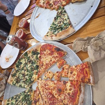 Boston's North End Pizza Bakery - Garlic/mushroom/spinach white- cheese- pep/sausage - Pizza Near Me - Aiea, Hawaii