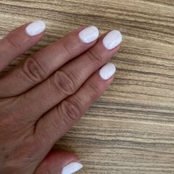 Zen Nail Lounge - Dip manicure