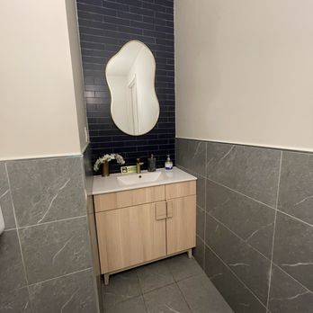 L'insolent Coffee - Clean well designed bathrooms - Coffee Roasteries Near Me - Brooklyn, New York