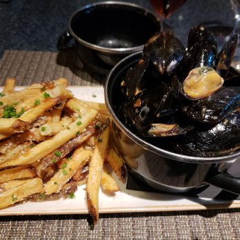 Slack's Oyster House & Grill - Mussels & Frites - Cocktail Bars Near Me - Plainville, Massachusetts