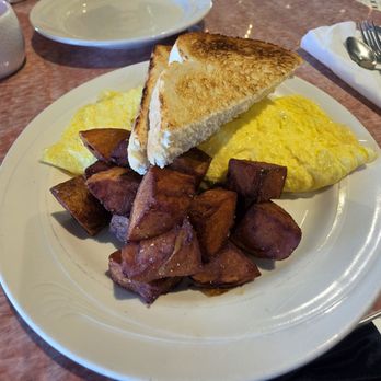 Ella Mae's Diner - Ham & cheese omelette with home potatoes and toast - Diners Near Me - Fort Myers, Florida Ella Mae's Diner - Ham & cheese omelette with home potatoes and toast - Diners Near Me - Fort Myers, Florida