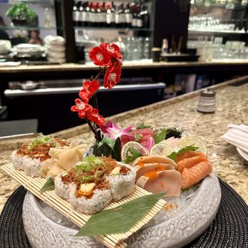 Hoshi & Sushi - Sashimi and spicy tuna roll - Sushi Bars Near Me - Hollywood, Florida