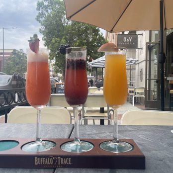 Oak and Vine - Champagne flight - Cocktail Bars Near Me - Glendale, California