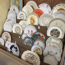 B & C Antiques - Pretty plates for your kitschy decor...