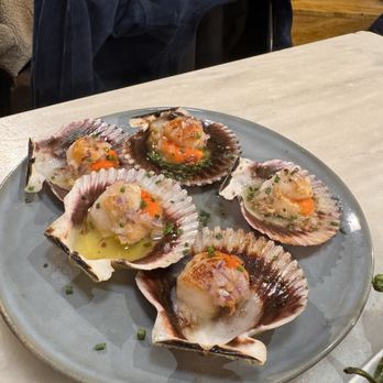 La Pedreta - Scallops - Mediterranean Near Me - Barcelona, B La Pedreta - Scallops - Mediterranean Near Me - Barcelona, B