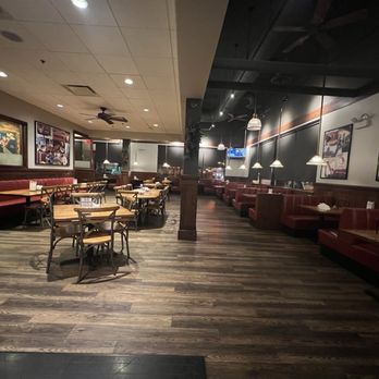 Giordano's - Inside - Pizza Near Me - Morton Grove, Illinois