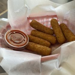 Doggie Diner - Mozzarella sticks