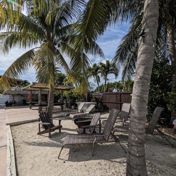 Creekside Inn - BBQ area - Hotels Near Me - Tavernier, Florida Creekside Inn - BBQ area - Hotels Near Me - Tavernier, Florida