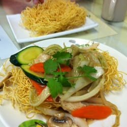 Vietnamese Bistro - Crunchy noodles & chicken