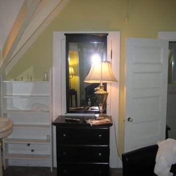 Longwood Inn - Room 33 (sink outside bathroom) - Hotels Near Me - Brookline, Massachusetts Longwood Inn - Room 33 (sink outside bathroom) - Hotels Near Me - Brookline, Massachusetts