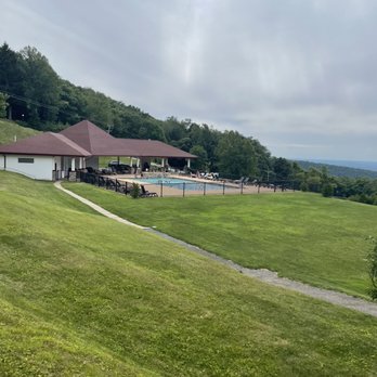 Historic Summit Inn Resort - Outdoor pool and hot tub - Resorts Near Me - Farmington, Pennsylvania Historic Summit Inn Resort - Outdoor pool and hot tub - Resorts Near Me - Farmington, Pennsylvania