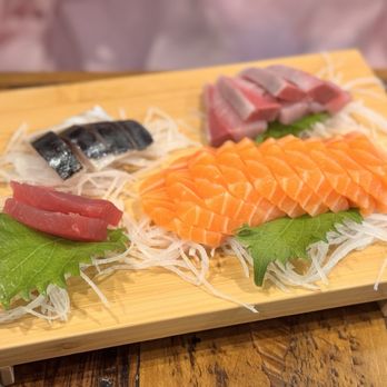 Maguro - Sushi Bars Near Me - Brookline, Massachusetts