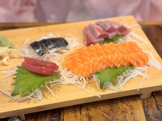 MAGURO Sushi Thai Ramen by null