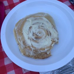 T And T Cafe - Cinnamon roll