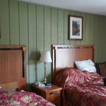River Terrace - Room with 2 queen beds in checkout day. Atrium building. - Resorts Near Me - Gatlinburg, Tennessee River Terrace - Room with 2 queen beds in checkout day. Atrium building. - Resorts Near Me - Gatlinburg, Tennessee