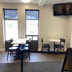 Mmm Donuts Cafe & Bakery - Inside seating