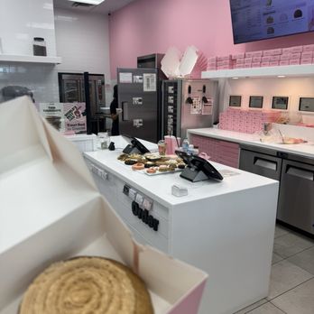 Crumbl - Davie - Bakeries Near Me - Davie, Florida Crumbl - Davie - Bakeries Near Me - Davie, Florida