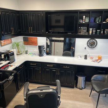 King's Den Hairstyling - One of our barber suites - Barbers Near Me - Tulsa, Oklahoma King's Den Hairstyling - One of our barber suites - Barbers Near Me - Tulsa, Oklahoma