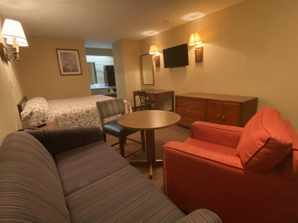 PINE ACRES LODGE Updated October 2024 17 Photos 11860 McColl Rd