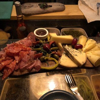 B Street Deli - Our mixed Charcuterie Board, we loved it!! - Delicatessen Near Me - London, XGL