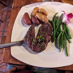 Elk tenderloin, baby garlic potatoes & green beans.