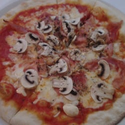 Tallulah One - Funghi & prosciutto pizza.