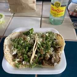 Los Plebes - 2 carne asada tacos