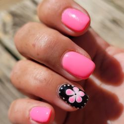 Queen's Nails & Day Spa 2 - Pretty with black back