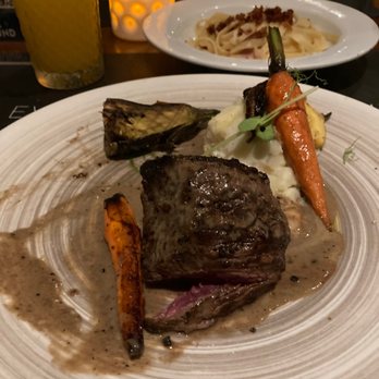 Hard Rock Hotel - Filet and vegetables - Hotels Near Me - Cancún, ROO