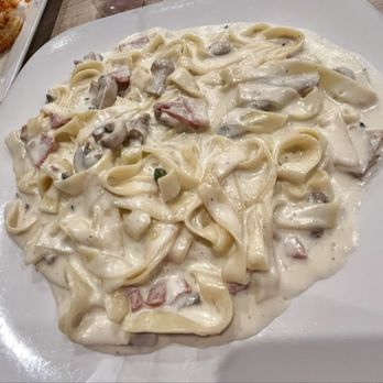 Bella Sera Italian Restaurant - Fettuccine Carbonara - Italian Near Me - Universal City, Texas