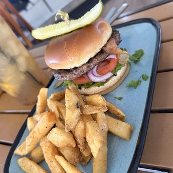 Doc's Seafood & Steaks - Burger plate - Seafood Near Me - Corpus Christi, Texas