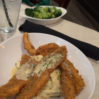 Lucky's Steak House - lake perch with Steamed Broccoli - Steakhouses Near Me - Bay City, Michigan