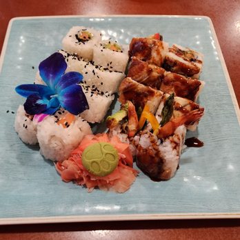 Cosmo's Restaurant & Bar - Philly Roll & Dragon Roll - New American Near Me - Orange Beach, Alabama