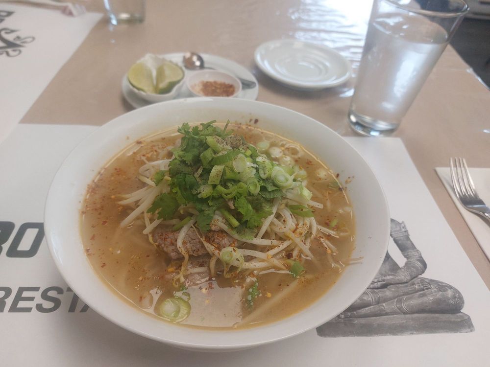 Royal Thai restaurant Logo