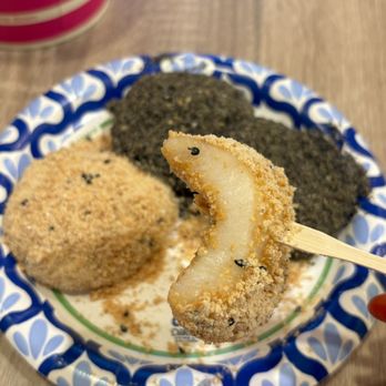 Juicy Box - Hot mochi in peanut and sesame. 热麻薯 #mochidesserts - Taiwanese Near Me - Houston, Texas Juicy Box - Hot mochi in peanut and sesame. 热麻薯 #mochidesserts - Taiwanese Near Me - Houston, Texas