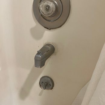 Budget Inn - Bathroom - Hotels Near Me - Rohnert Park, California Budget Inn - Bathroom - Hotels Near Me - Rohnert Park, California