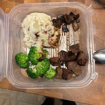 Metro Diner - Beef Tips Dinner, not even touched yet. - Breakfast & Brunch Near Me - Suffolk, Virginia