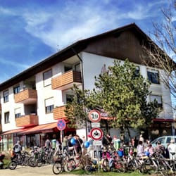 Dolce Roma Eiscafé - Die übliche Wochenend- Schlange!!