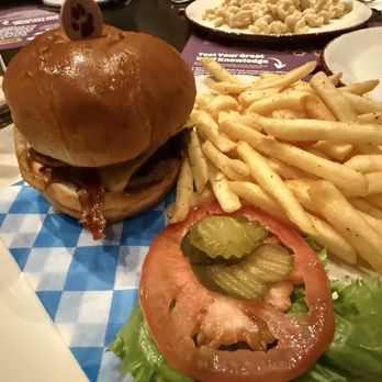 Fireside - Poconos - SMOKEHOUSE BURGER - Burgers Near Me - Pocono Township, Pennsylvania