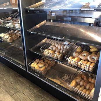 D & R Bagels - How does a bagel shop not have any bagels? What is your business?  You sell bagels right, or wrong? Where are the bagels? - Delis Near Me - Solon, Ohio