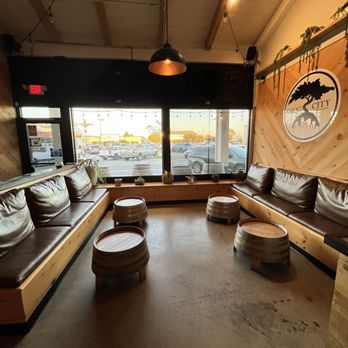 Smog City West - Cozy couches - Breweries Near Me - Torrance, California Smog City West - Cozy couches - Breweries Near Me - Torrance, California